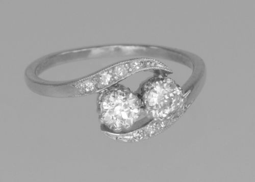 PLATINUM OLD CUT DIAMOND 2 STONE TWIST ENGAGEMENT RING ANTIQUE EDWARDIAN CIRCA 1910 - ADDITIONAL PHOTO 1