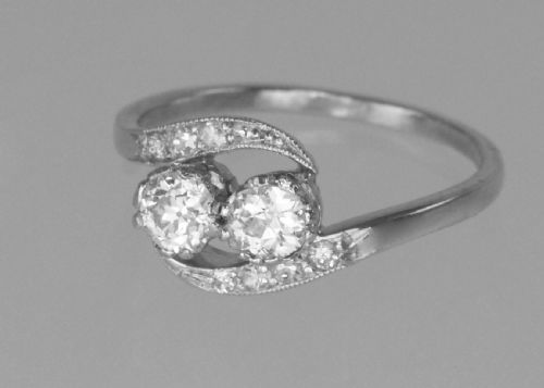 PLATINUM OLD CUT DIAMOND 2 STONE TWIST ENGAGEMENT RING ANTIQUE EDWARDIAN CIRCA 1910 - ADDITIONAL PHOTO 2