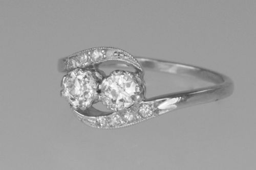 PLATINUM OLD CUT DIAMOND 2 STONE TWIST ENGAGEMENT RING ANTIQUE EDWARDIAN CIRCA 1910 - ADDITIONAL PHOTO 3