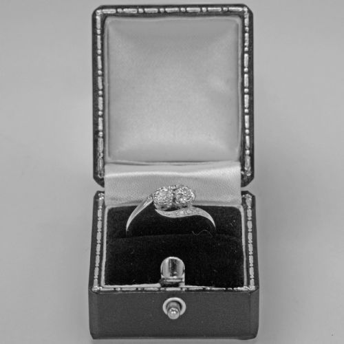 PLATINUM OLD CUT DIAMOND 2 STONE TWIST ENGAGEMENT RING ANTIQUE EDWARDIAN CIRCA 1910 - ADDITIONAL PHOTO 9