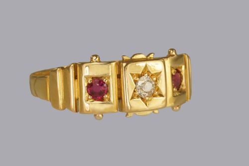 VICTORIAN 18CT GOLD DIAMOND RUBY ANTIQUE ETRUSCAN RING HALLMARKED LONDON 1897 - ADDITIONAL PHOTO 1