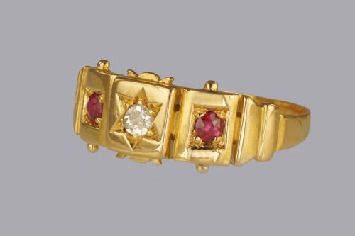 VICTORIAN 18CT GOLD DIAMOND RUBY ANTIQUE ETRUSCAN RING HALLMARKED LONDON 1897 - ADDITIONAL PHOTO 2