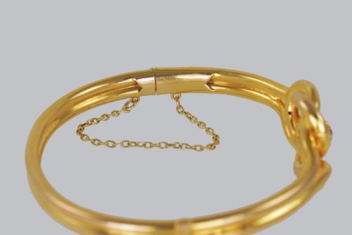 VICTORIAN 15CT GOLD OLD CUT DIAMOND LOVERS KNOT HINGED BANGLE ANTIQUE BRACELET CIRCA 1890 - ADDITIONAL PHOTO 3