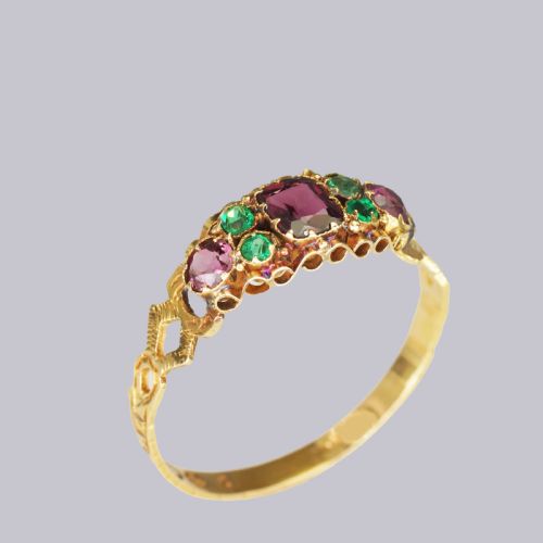 ANTIQUE 18CT GOLD AMETHYST EMERALD ENGLISH ORNATE MID VICTORIAN RING CIRCA 1870 - ADDITIONAL PHOTO 1
