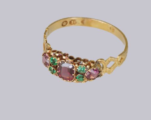 ANTIQUE 18CT GOLD AMETHYST EMERALD ENGLISH ORNATE MID VICTORIAN RING CIRCA 1870 - ADDITIONAL PHOTO 6