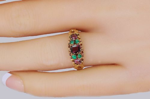 ANTIQUE 18CT GOLD AMETHYST EMERALD ENGLISH ORNATE MID VICTORIAN RING CIRCA 1870 - ADDITIONAL PHOTO 13