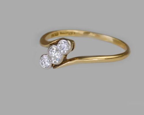 ANTIQUE 18CT GOLD OLD CUT DIAMOND TRILOGY RING VINTAGE ART DECO 1920S TWIST RING - ADDITIONAL PHOTO 5