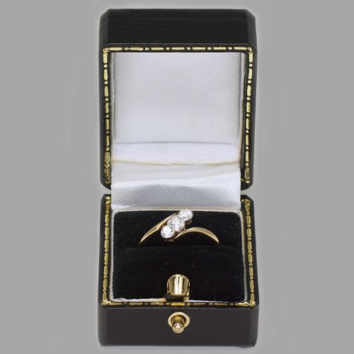 ANTIQUE 18CT GOLD OLD CUT DIAMOND TRILOGY RING VINTAGE ART DECO 1920S TWIST RING - ADDITIONAL PHOTO 7