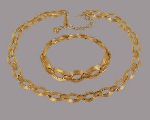 vintage trifari link chain necklace bracelet set 1960's signed crown t charm - CATEGORY: ANTIQUE JEWELLERY - DATED 1960