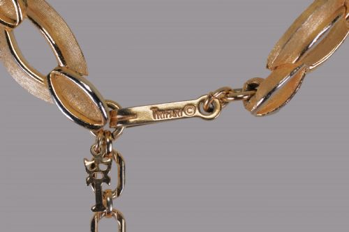 VINTAGE TRIFARI LINK CHAIN NECKLACE BRACELET SET 1960'S SIGNED CROWN T CHARM - ADDITIONAL PHOTO 5