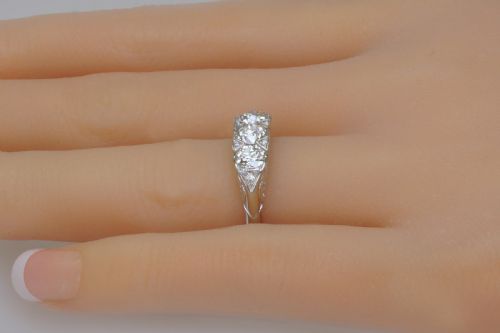 DIAMOND TRILOGY RING 18CT WHITE GOLD 3 STONE 130CT DIAMOND ENGAGEMENT RING - ADDITIONAL PHOTO 3