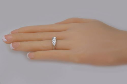 DIAMOND TRILOGY RING 18CT WHITE GOLD 3 STONE 130CT DIAMOND ENGAGEMENT RING - ADDITIONAL PHOTO 7
