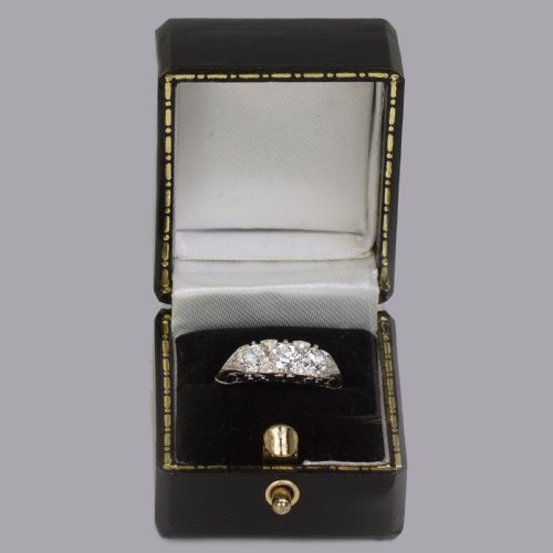 DIAMOND TRILOGY RING 18CT WHITE GOLD 3 STONE 130CT DIAMOND ENGAGEMENT RING - ADDITIONAL PHOTO 13
