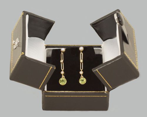 ART DECO PERIDOT SEED PEARL DANGLE EARRINGS 15CT GOLD ANTIQUE EARRINGS CIRCA1915 - ADDITIONAL PHOTO 1