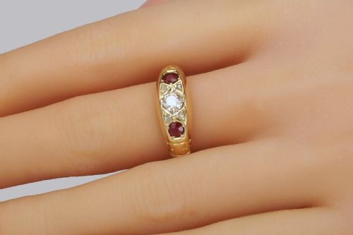 ANTIQUE OLD CUT DIAMOND RUBY TRILOGY RING 18CT GOLD HALLMARKED CHESTER 1911 - ADDITIONAL PHOTO 6