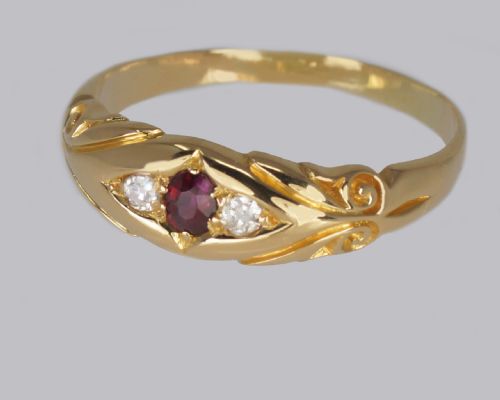 ANTIQUE 18CT GOLD RUBY OLD CUT DIAMOND RING VICTORIAN TRILOGY RING CIRCA 1900 - ADDITIONAL PHOTO 2