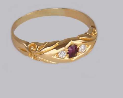 ANTIQUE 18CT GOLD RUBY OLD CUT DIAMOND RING VICTORIAN TRILOGY RING CIRCA 1900 - ADDITIONAL PHOTO 3