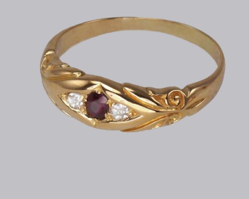 ANTIQUE 18CT GOLD RUBY OLD CUT DIAMOND RING VICTORIAN TRILOGY RING CIRCA 1900 - ADDITIONAL PHOTO 4