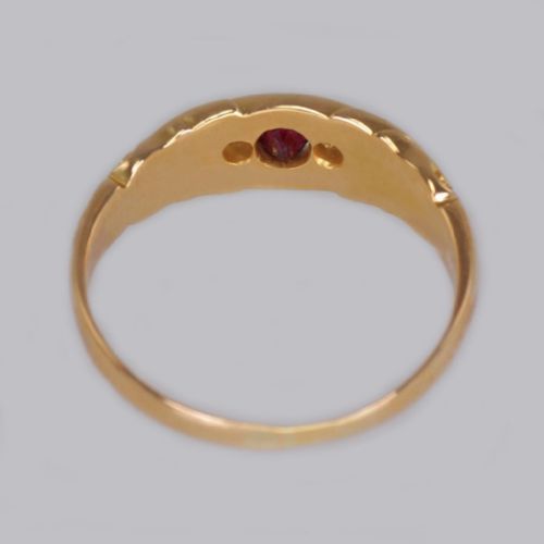 ANTIQUE 18CT GOLD RUBY OLD CUT DIAMOND RING VICTORIAN TRILOGY RING CIRCA 1900 - ADDITIONAL PHOTO 6