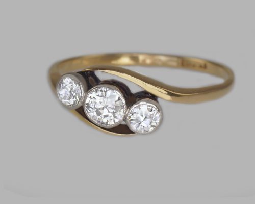 ART DECO TRILOGY RING ANTIQUE 090CT OLD CUT DIAMOND 18CT GOLD 1920'S TWIST RING - ADDITIONAL PHOTO 1