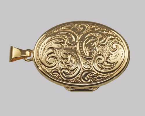 VINTAGE 9CT GOLD SCROLL PATTERNED LOCKET OVAL ENGRAVED 1960S YELLOW GOLD PENDANT - ADDITIONAL PHOTO 1