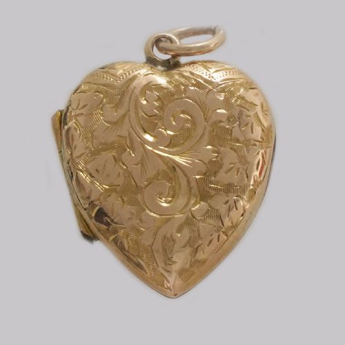 victorian 18ct gold heart locket engraved hinged domed floral locket circa 1900 - CATEGORY: ANTIQUE JEWELLERY - DATED VICTORIAN