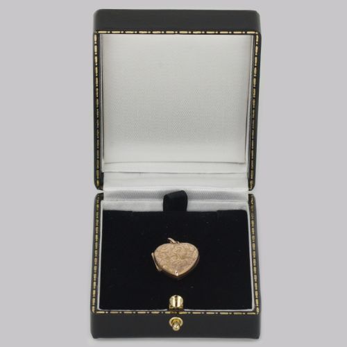 VICTORIAN 18CT GOLD HEART LOCKET ENGRAVED HINGED DOMED FLORAL LOCKET CIRCA 1900 - ADDITIONAL PHOTO 5