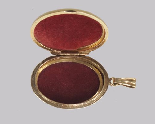 VICTORIAN LOCKET 9CT GOLD FLORAL ENGRAVED PHOTO LOCKET HALLMARKED BIRMINGHAM 1899 - ADDITIONAL PHOTO 2