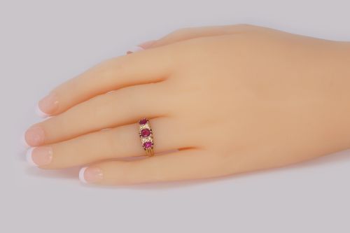 ANTIQUE RUBY DIAMOND RING VICTORIAN 18CT GOLD DIAMOND RUBY TRILOGY RING CIRCA 1900 - ADDITIONAL PHOTO 1
