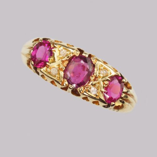 ANTIQUE RUBY DIAMOND RING VICTORIAN 18CT GOLD DIAMOND RUBY TRILOGY RING CIRCA 1900 - ADDITIONAL PHOTO 4