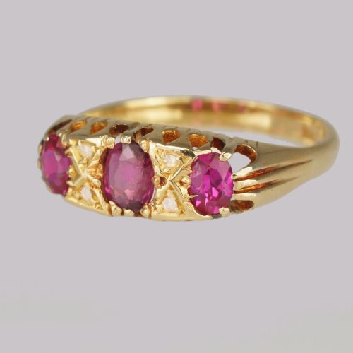 ANTIQUE RUBY DIAMOND RING VICTORIAN 18CT GOLD DIAMOND RUBY TRILOGY RING CIRCA 1900 - ADDITIONAL PHOTO 10