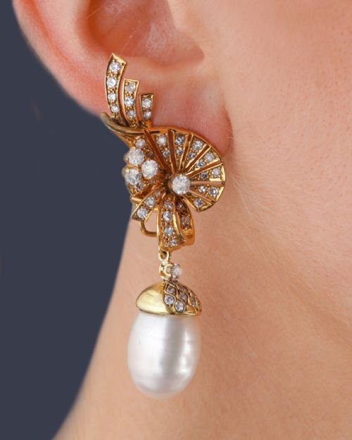 VINTAGE DIAMOND PEARL DROP EARRINGS 1950S 18CT GOLD 35 CARAT DIAMOND EARRINGS - ADDITIONAL PHOTO 1