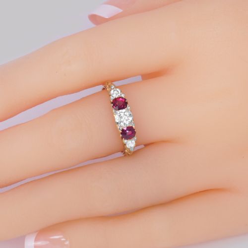 VICTORIAN DIAMOND RUBY RING 18CT GOLD FIVE STONE ANTIQUE RING HALLMARKED 1897 - ADDITIONAL PHOTO 2