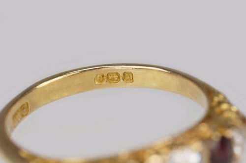 VICTORIAN DIAMOND RUBY RING 18CT GOLD FIVE STONE ANTIQUE RING HALLMARKED 1897 - ADDITIONAL PHOTO 8