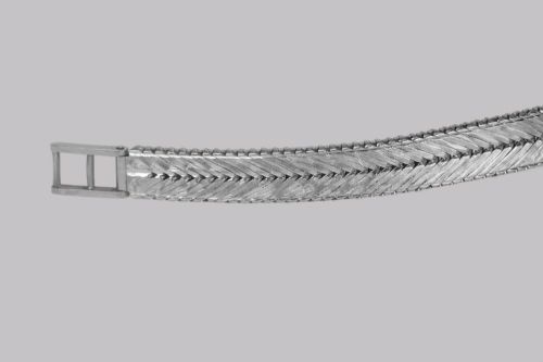 OMEGA DIAMOND BRACELET WATCH 18CT WHITE GOLD LADIES VINTAGE 1960S MANUAL WATCH - ADDITIONAL PHOTO 4