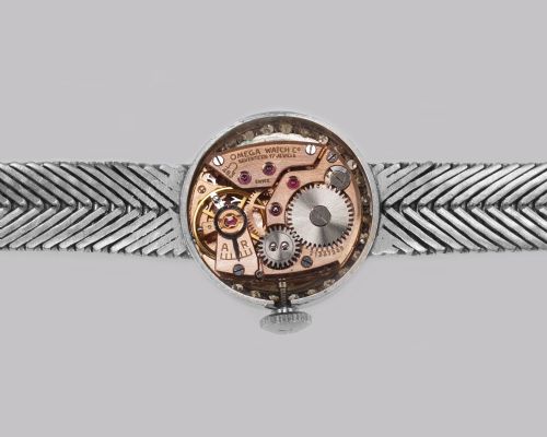 OMEGA DIAMOND BRACELET WATCH 18CT WHITE GOLD LADIES VINTAGE 1960S MANUAL WATCH - ADDITIONAL PHOTO 6