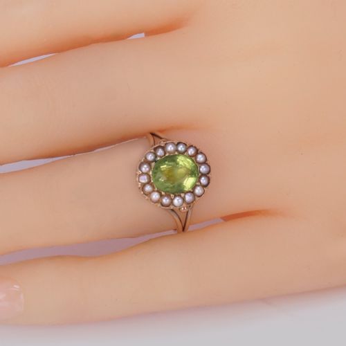 VICTORIAN PERIDOT NATURAL PEARL CLUSTER RING 18CT GOLD ANTIQUE RING CIRCA 1860 - ADDITIONAL PHOTO 1