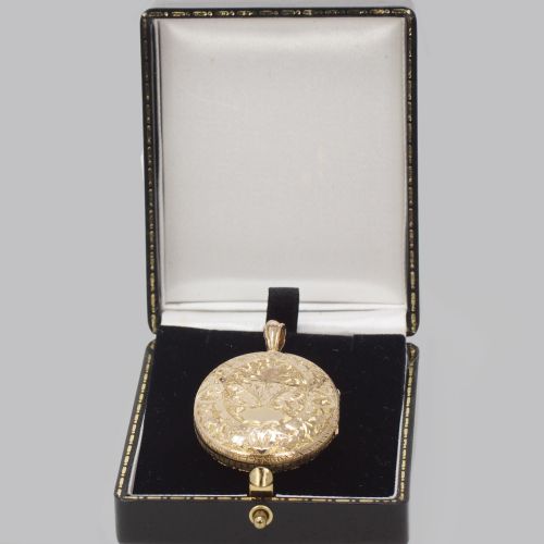 VICTORIAN 18CT GOLD LOCKET ANTIQUE HINGED LARGE FOLIATE ENGRAVED PHOTO LOCKET - ADDITIONAL PHOTO 6