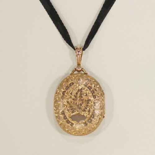 VICTORIAN 18CT GOLD LOCKET ANTIQUE HINGED LARGE FOLIATE ENGRAVED PHOTO LOCKET - ADDITIONAL PHOTO 7