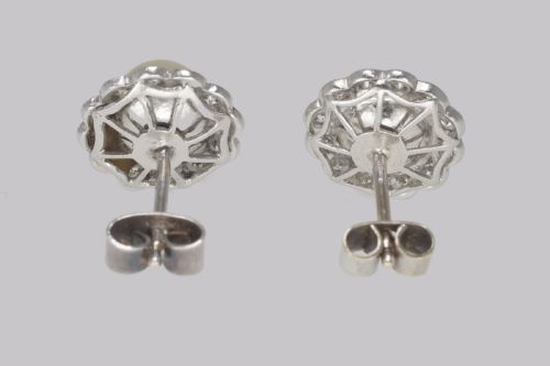 VINTAGE PEARL DIAMOND CLUSTER EARRINGS 18CT GOLD 1940S EARRINGS POST FITTINGS - ADDITIONAL PHOTO 3
