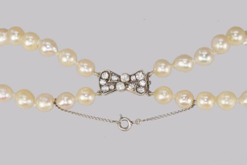 VINTAGE PEARL NECKLACE WITH 9CT GOLD DIAMANT BOW CLASP TWO STRAND 15 NECKLACE JUST RESTRUNG - ADDITIONAL PHOTO 2