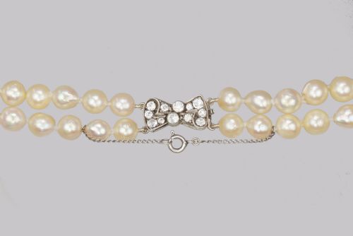 VINTAGE PEARL NECKLACE WITH 9CT GOLD DIAMANT BOW CLASP TWO STRAND 15 NECKLACE JUST RESTRUNG - ADDITIONAL PHOTO 5