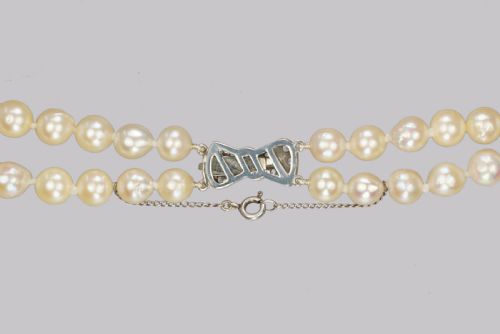 VINTAGE PEARL NECKLACE WITH 9CT GOLD DIAMANT BOW CLASP TWO STRAND 15 NECKLACE JUST RESTRUNG - ADDITIONAL PHOTO 6