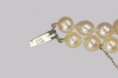 VINTAGE PEARL NECKLACE WITH 9CT GOLD DIAMANT BOW CLASP TWO STRAND 15 NECKLACE JUST RESTRUNG - ADDITIONAL PHOTO 9