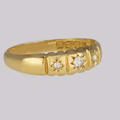 VICTORIAN DIAMOND TRILOGY RING ANTIQUE 18CT GOLD THREE STONE RING CHESTER 1895 - ADDITIONAL PHOTO 2