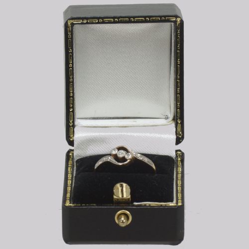 DIAMOND TRILOGY RING BY WILLIAM GRIFFITHS 18CT GOLD ANTIQUE OLD CUT DIAMOND RING - ADDITIONAL PHOTO 3