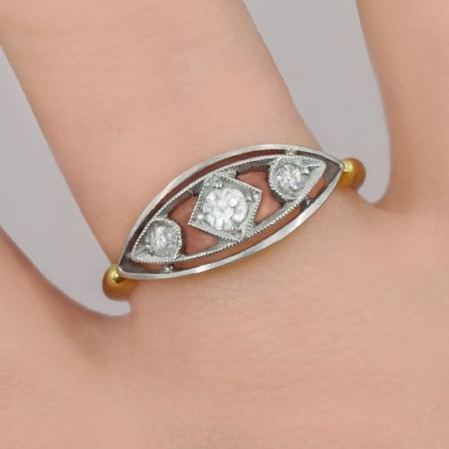 ANTIQUE DIAMOND TRILOGY RING 18CT GOLD VINTAGE OLD CUT DIAMOND THREE STONE RING - ADDITIONAL PHOTO 1