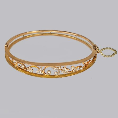 EDWARDIAN PEARL BANGLE 9CT GOLD ANTIQUE SPLIT PEARL FLORAL BRACELET CIRCA 1910 - ADDITIONAL PHOTO 2