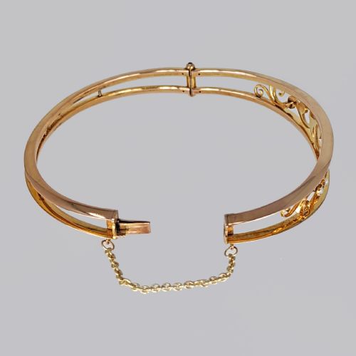 EDWARDIAN PEARL BANGLE 9CT GOLD ANTIQUE SPLIT PEARL FLORAL BRACELET CIRCA 1910 - ADDITIONAL PHOTO 4