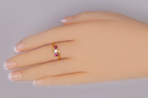 VINTAGE RUBY DIAMOND TRILOGY RING 18CT GOLD OLD CUT DIAMOND 1950'S TWIST RING - ADDITIONAL PHOTO 1